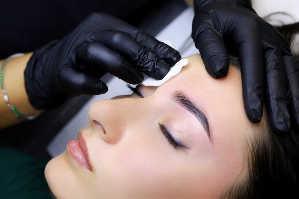 Détatouage des sourcils