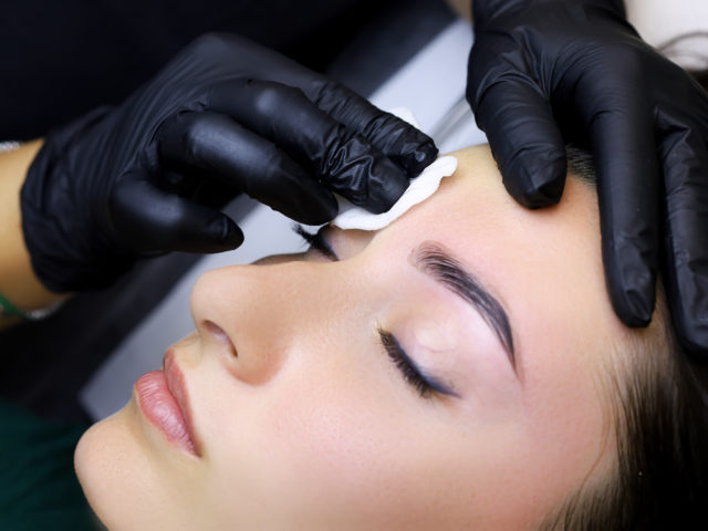 Détatouage des sourcils
